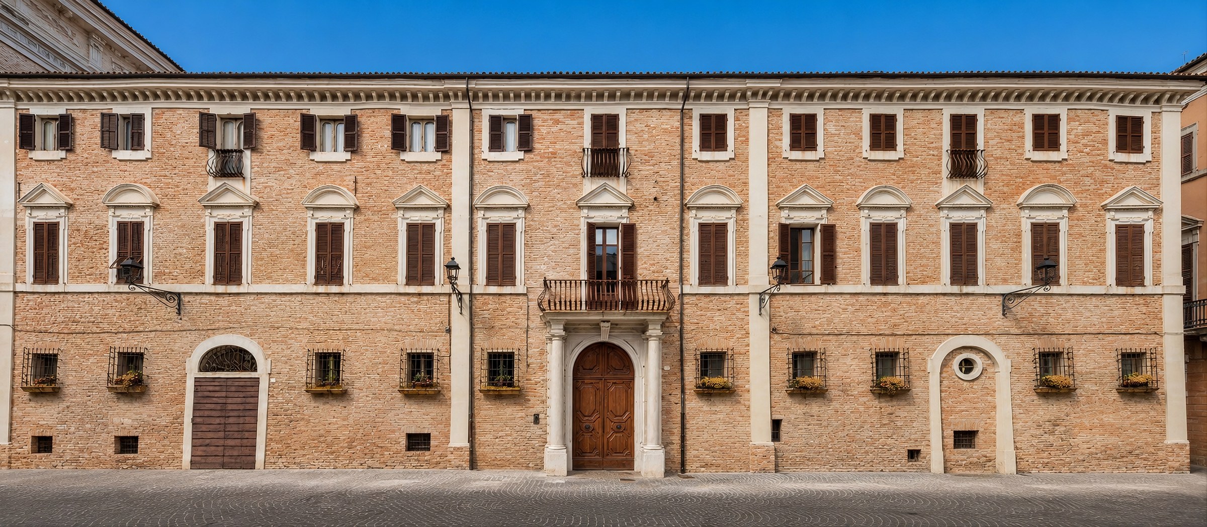 Facciata di Palazzo Gallo, Osimo